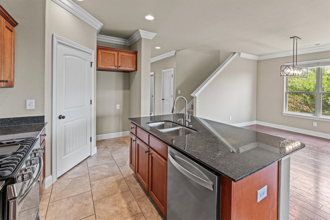 1402 Gooseneck Lane