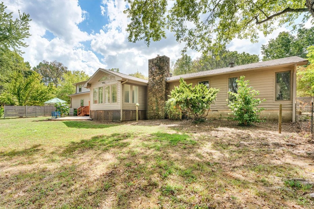 2738 W White Oak Street