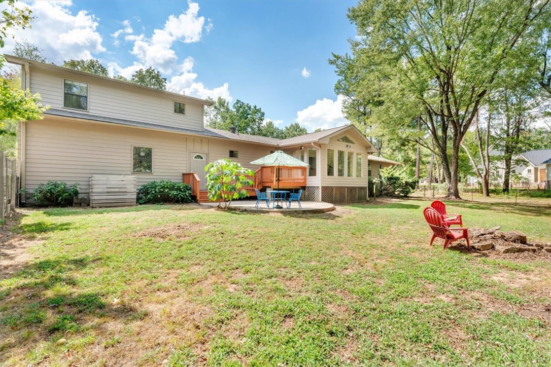 2738 W White Oak Street