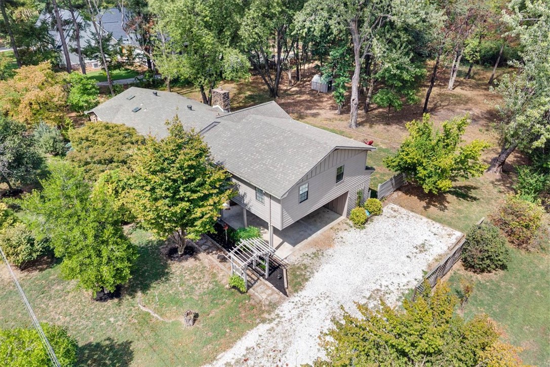 2738 W White Oak Street