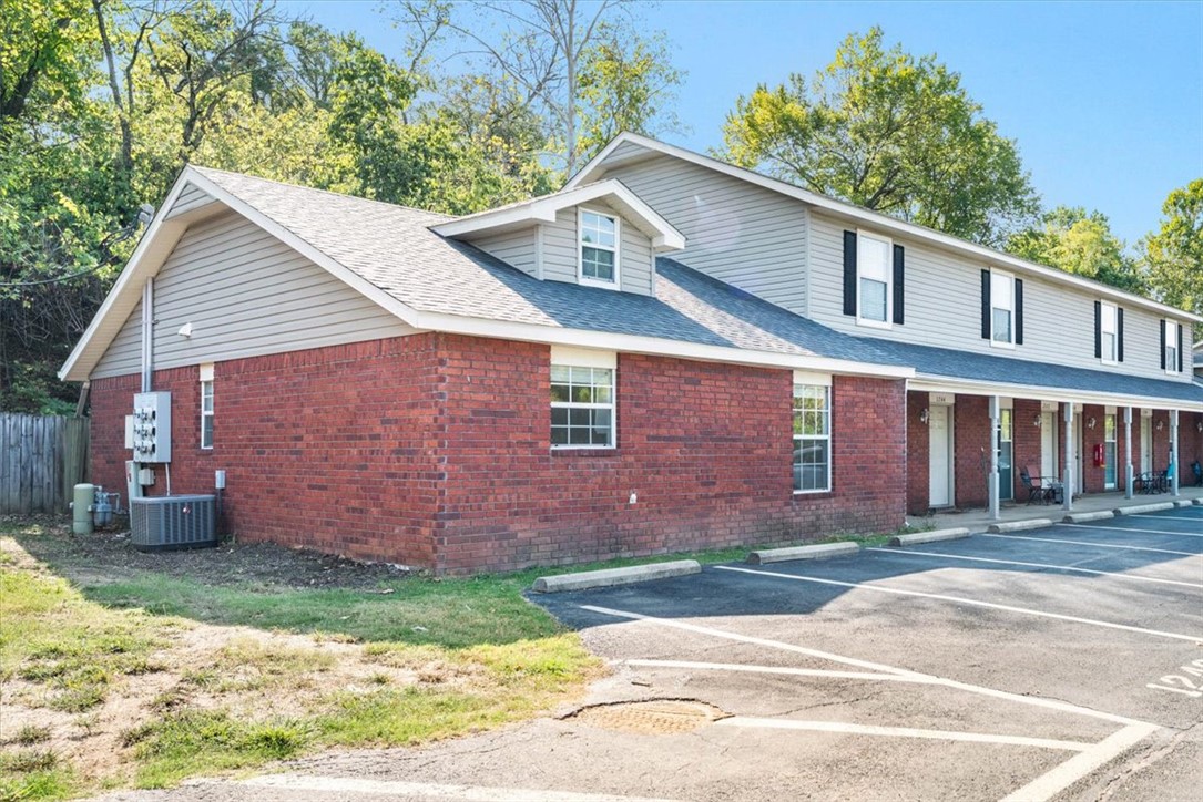 1246 N Iron Horse Drive