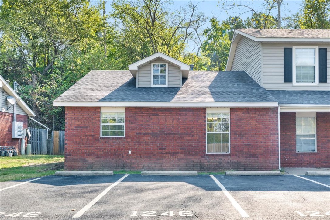 1246 N Iron Horse Drive