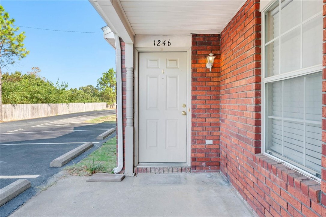 1246 N Iron Horse Drive