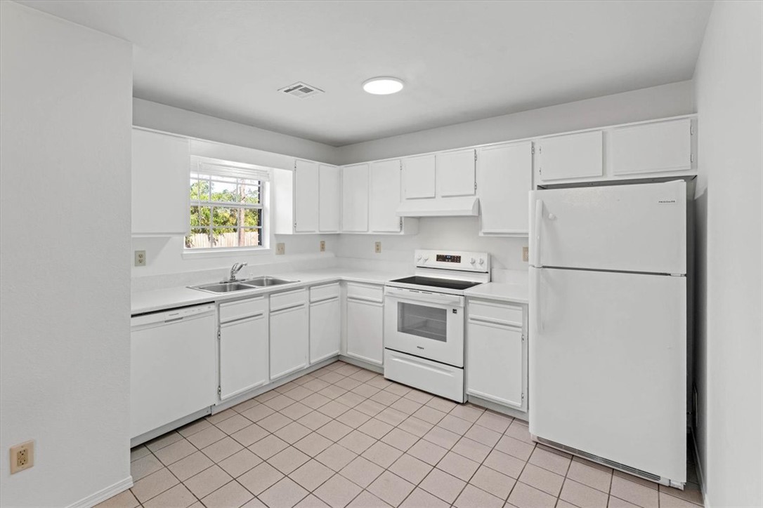 1246 N Iron Horse Drive