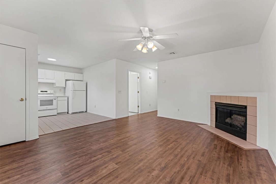1246 N Iron Horse Drive