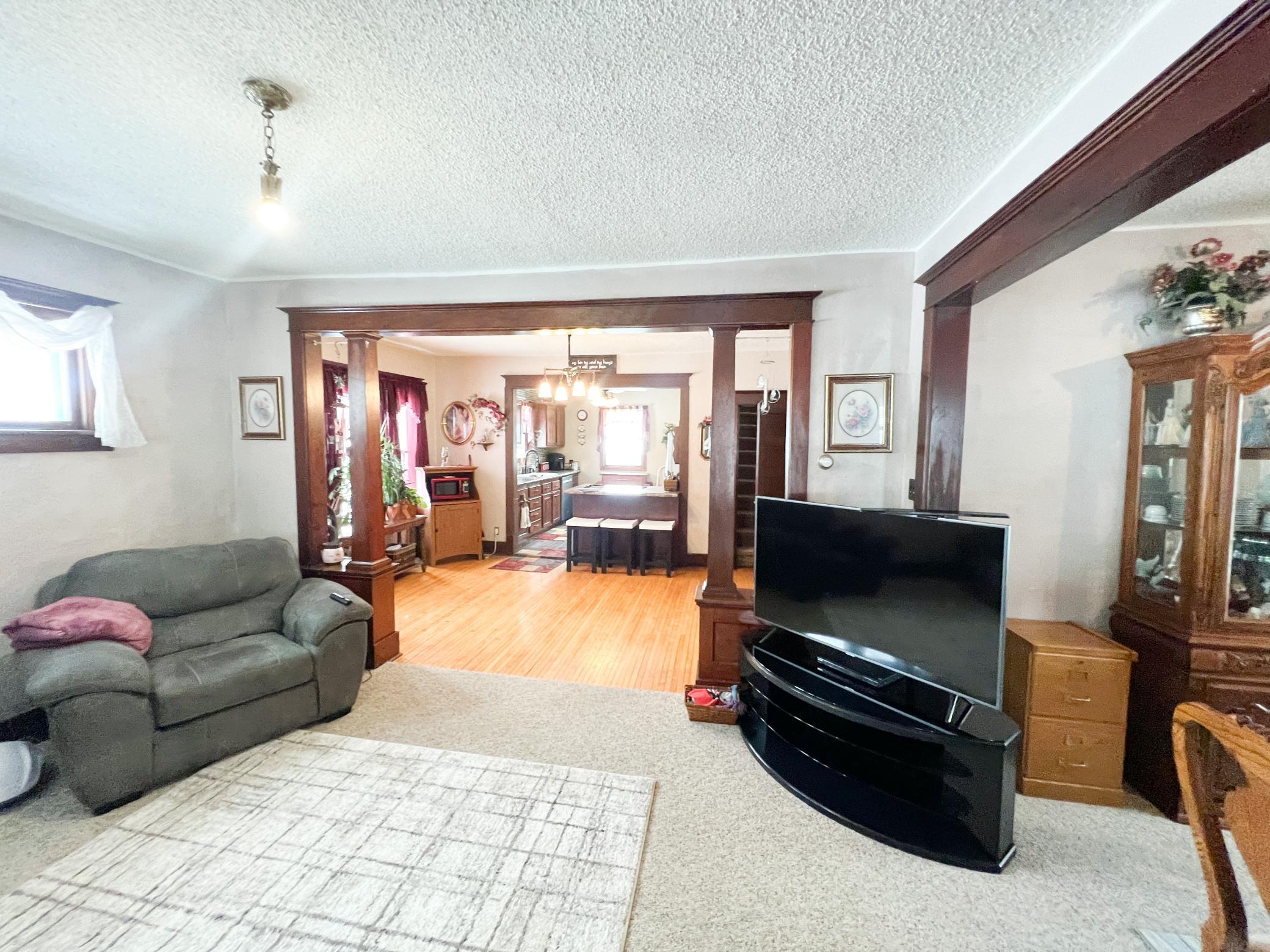 507 W Luverne Street