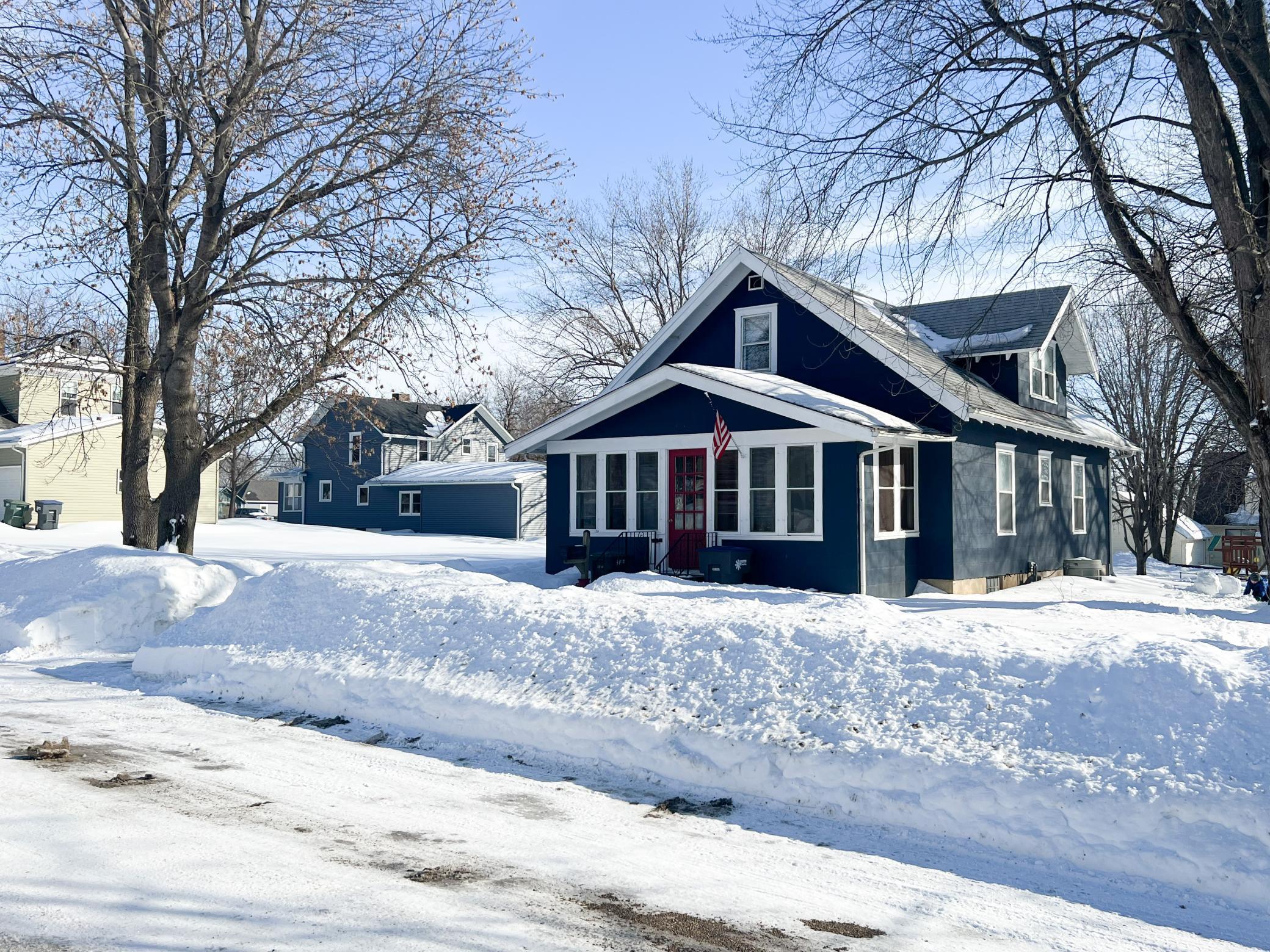 507 W Luverne Street