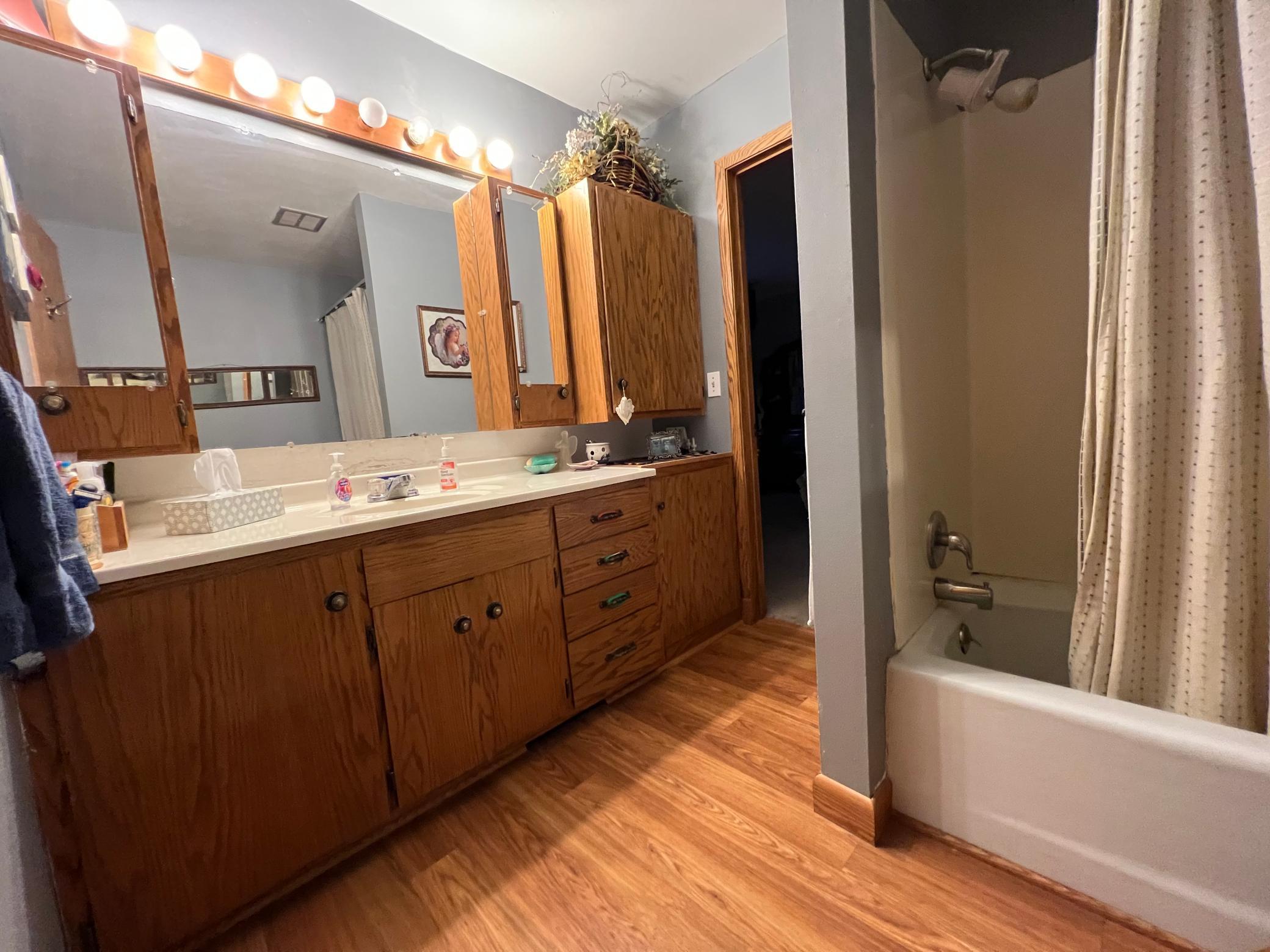 4 Lakeview Drive