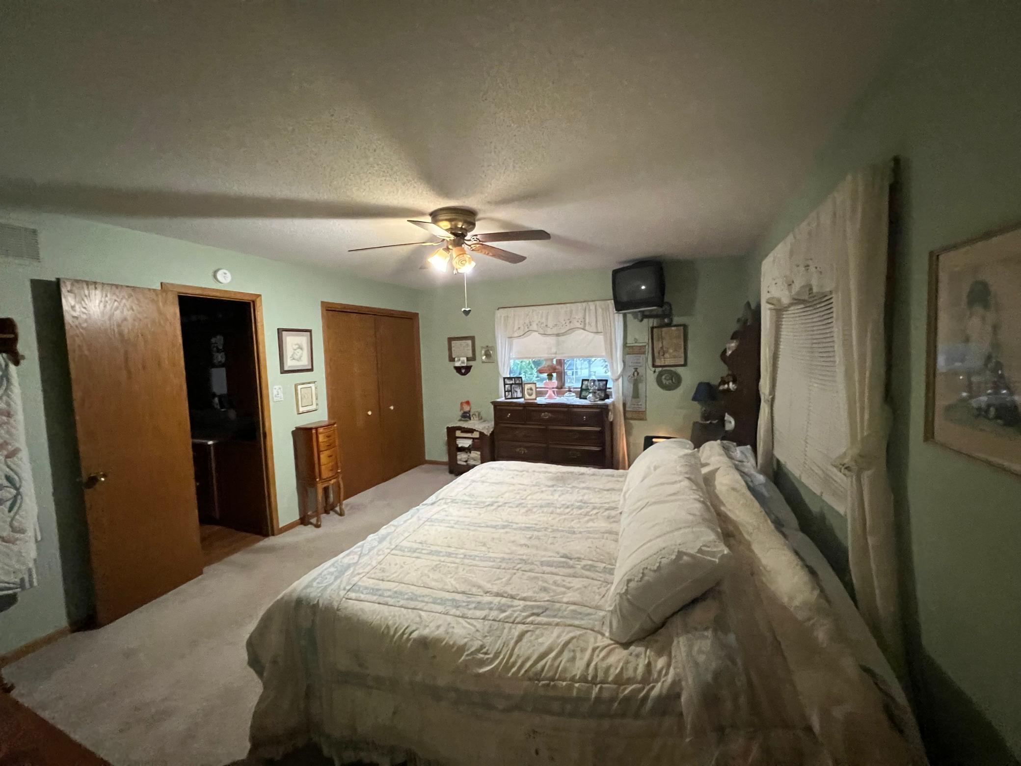 4 Lakeview Drive