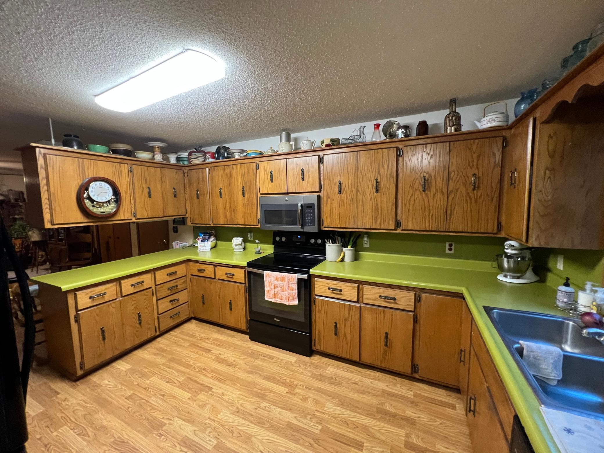 4 Lakeview Drive