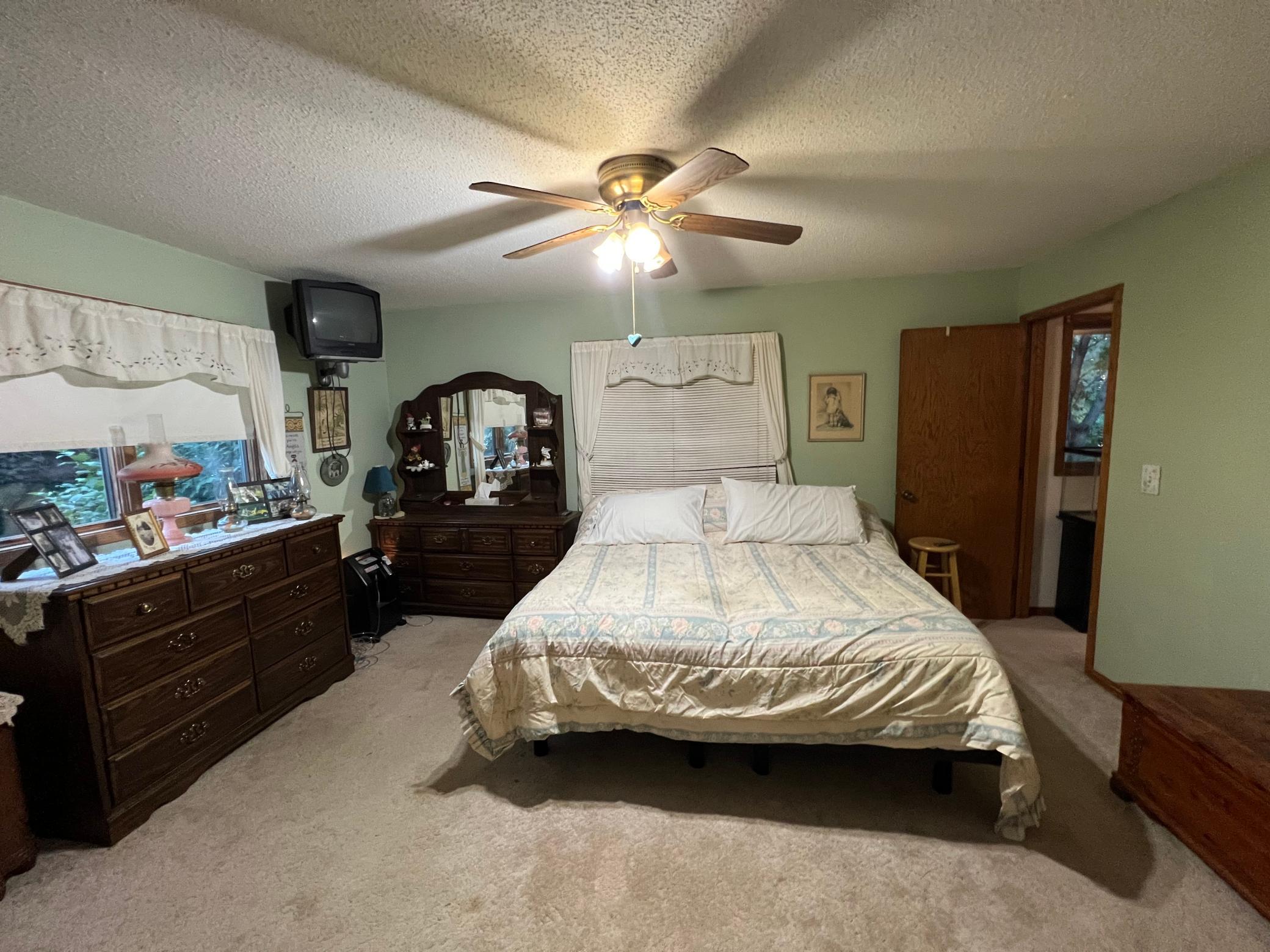 4 Lakeview Drive