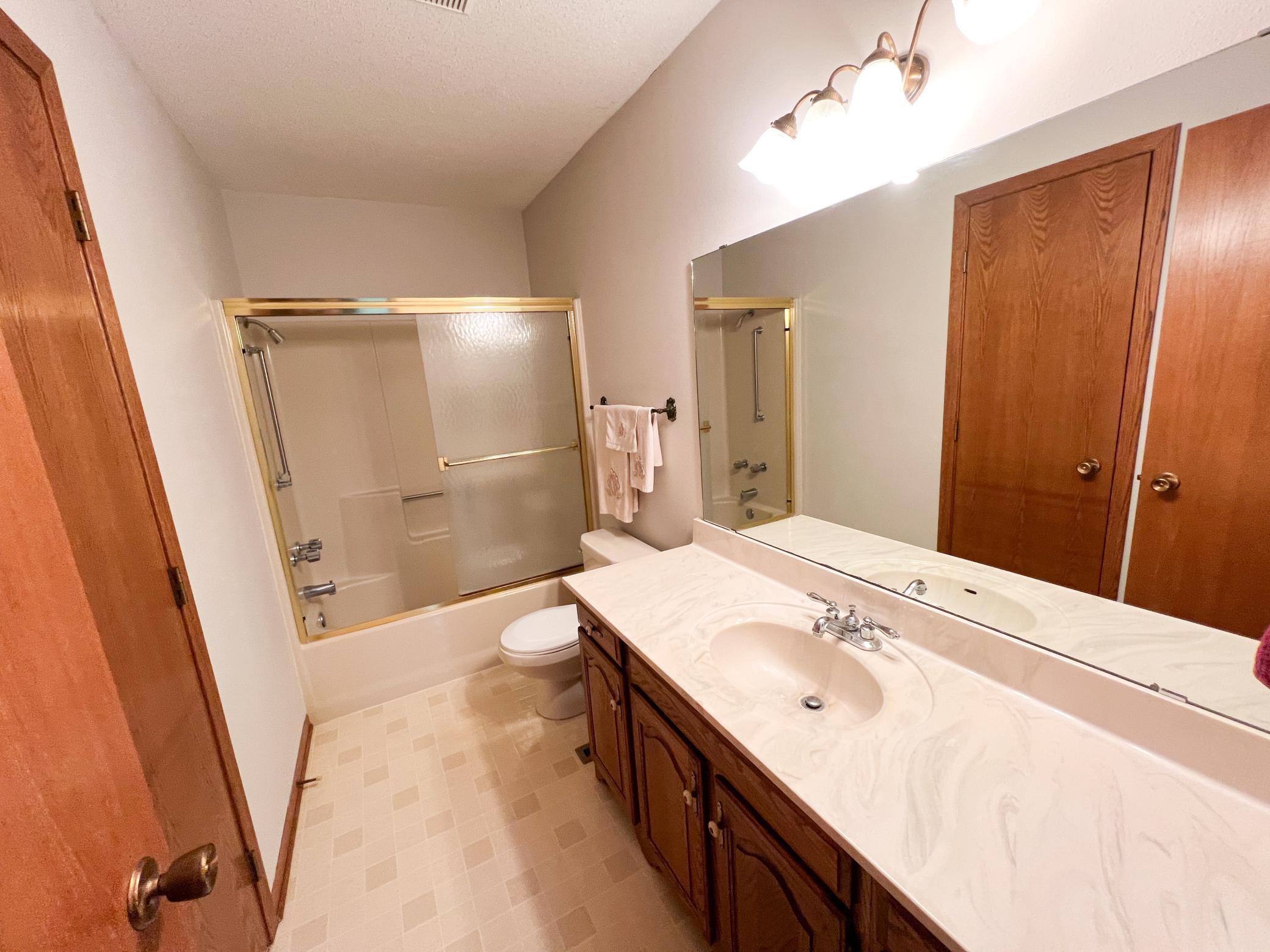 925 Liberty Drive Unit: 3