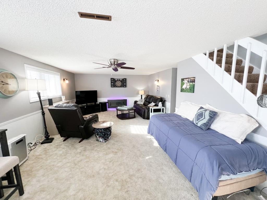 922 W Lake Avenue