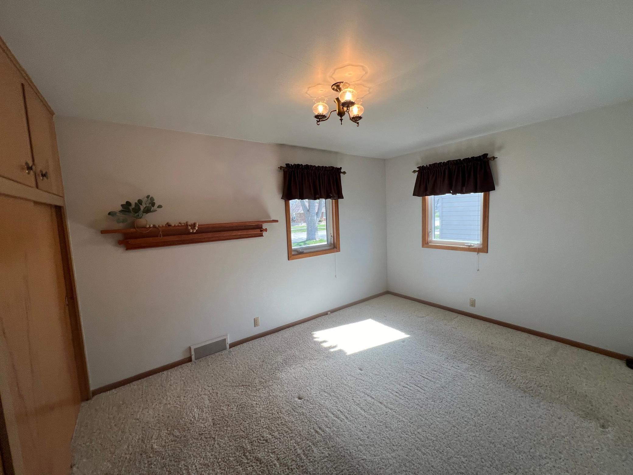 217 Clary Street W