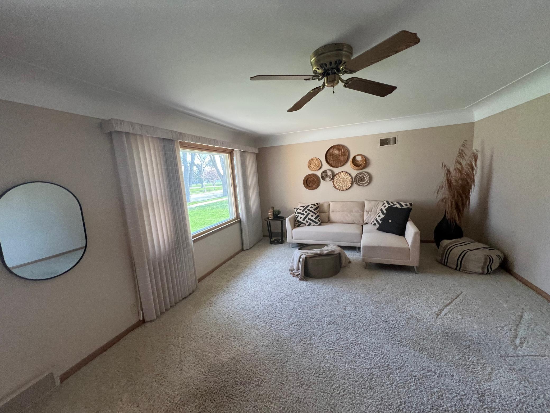 217 Clary Street W