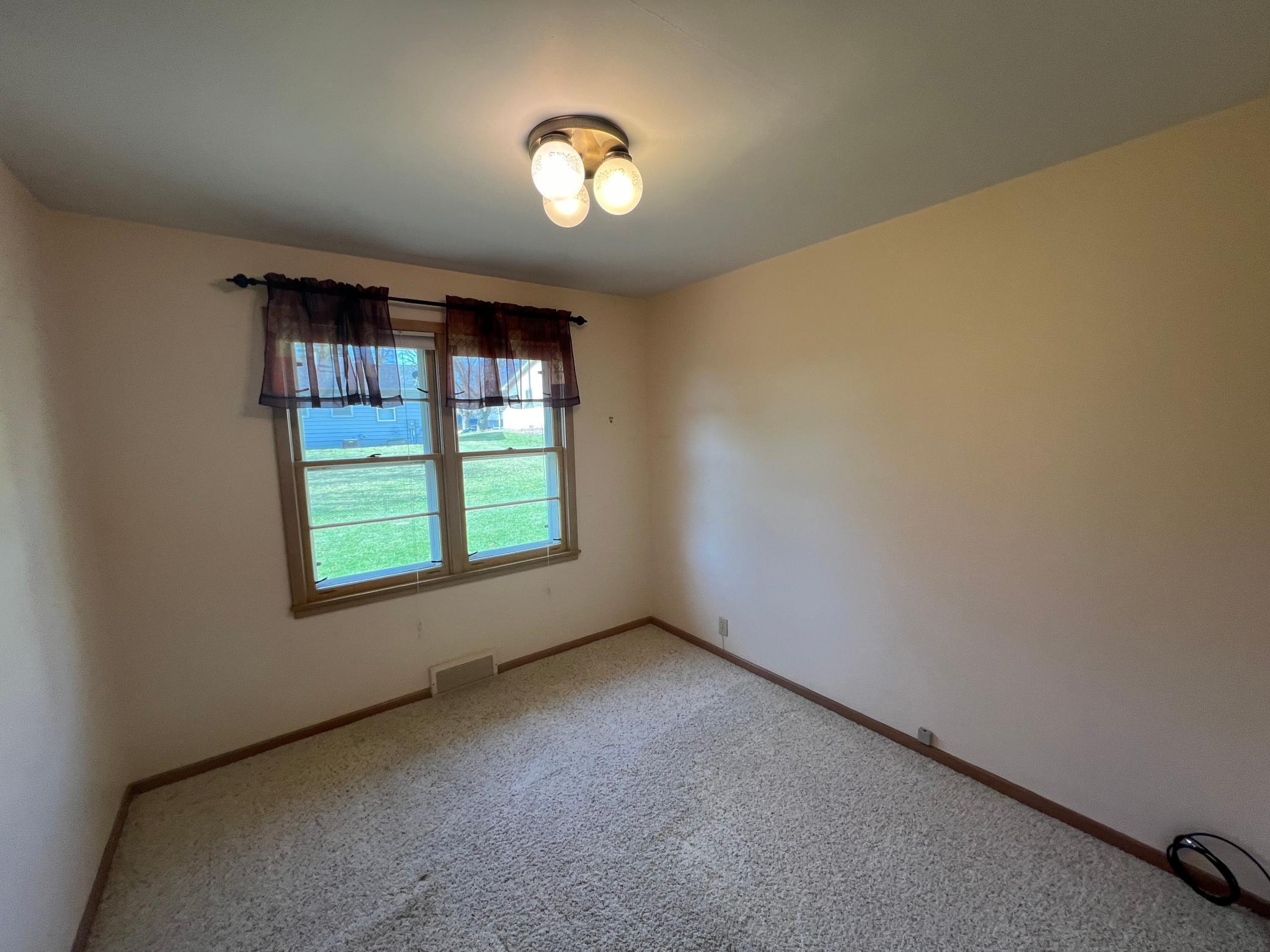 217 Clary Street W