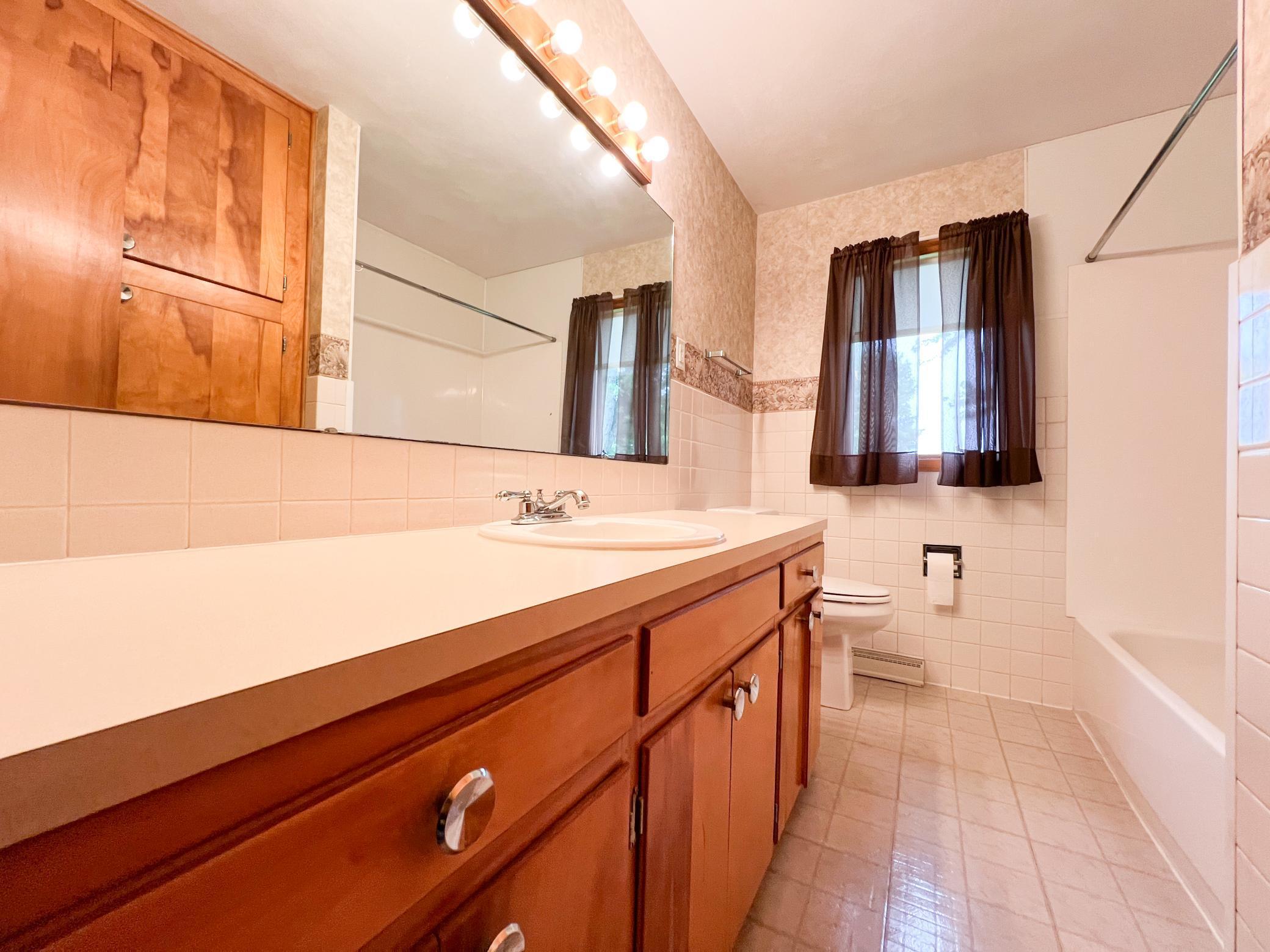 1623 Skyline Drive