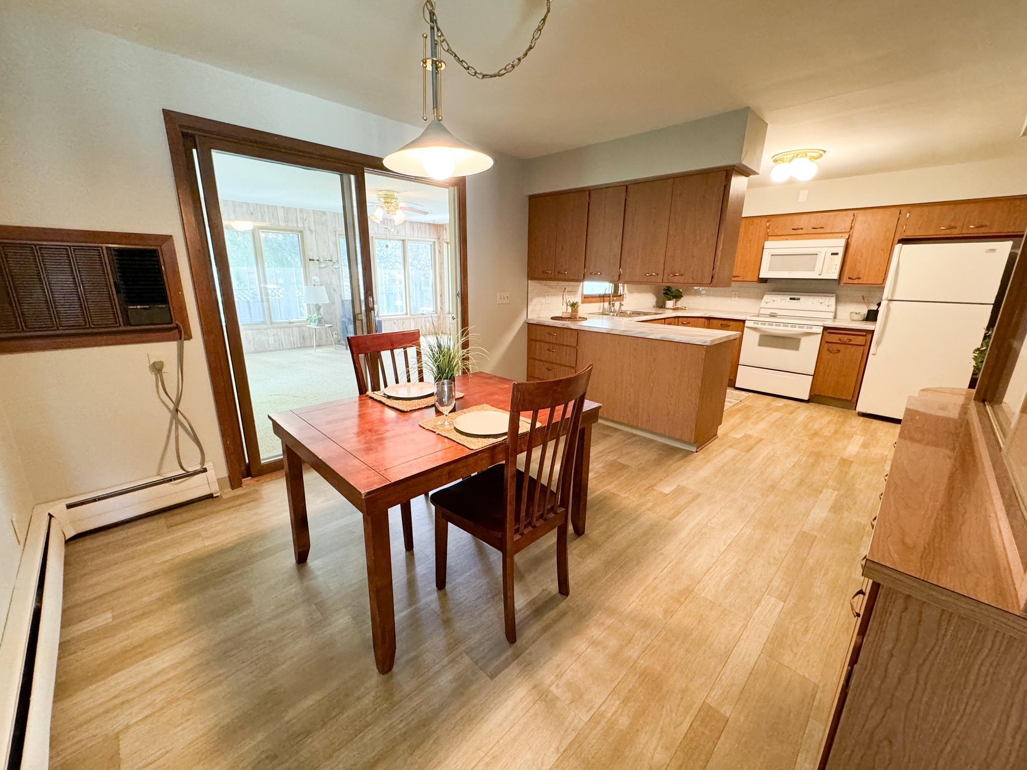 315 Clary Street W