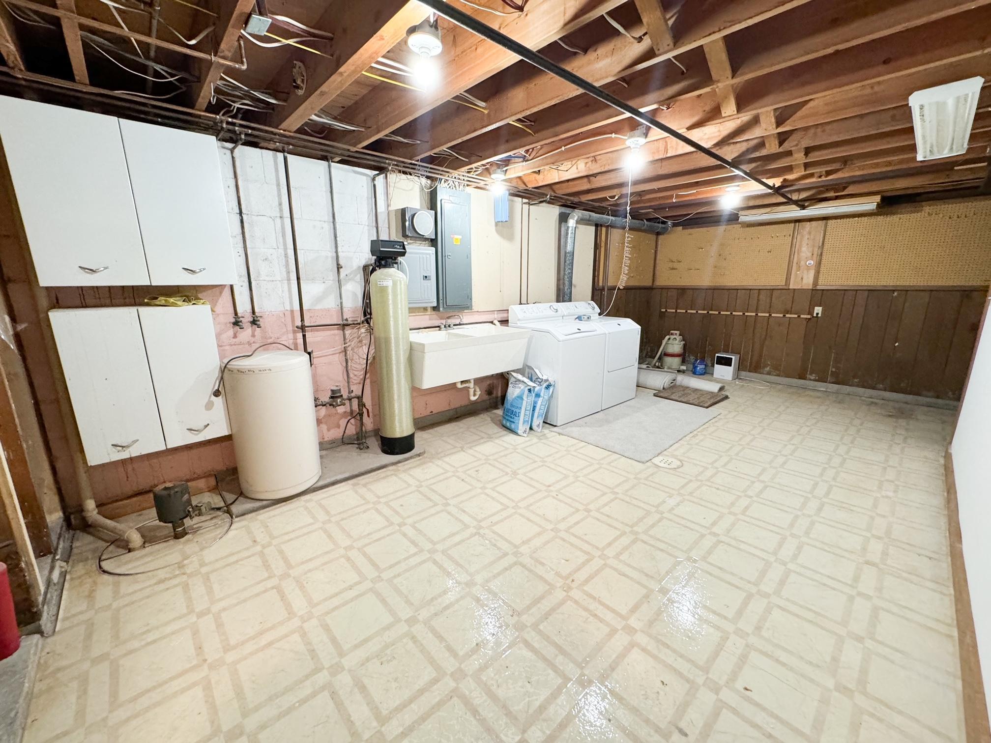 315 Clary Street W