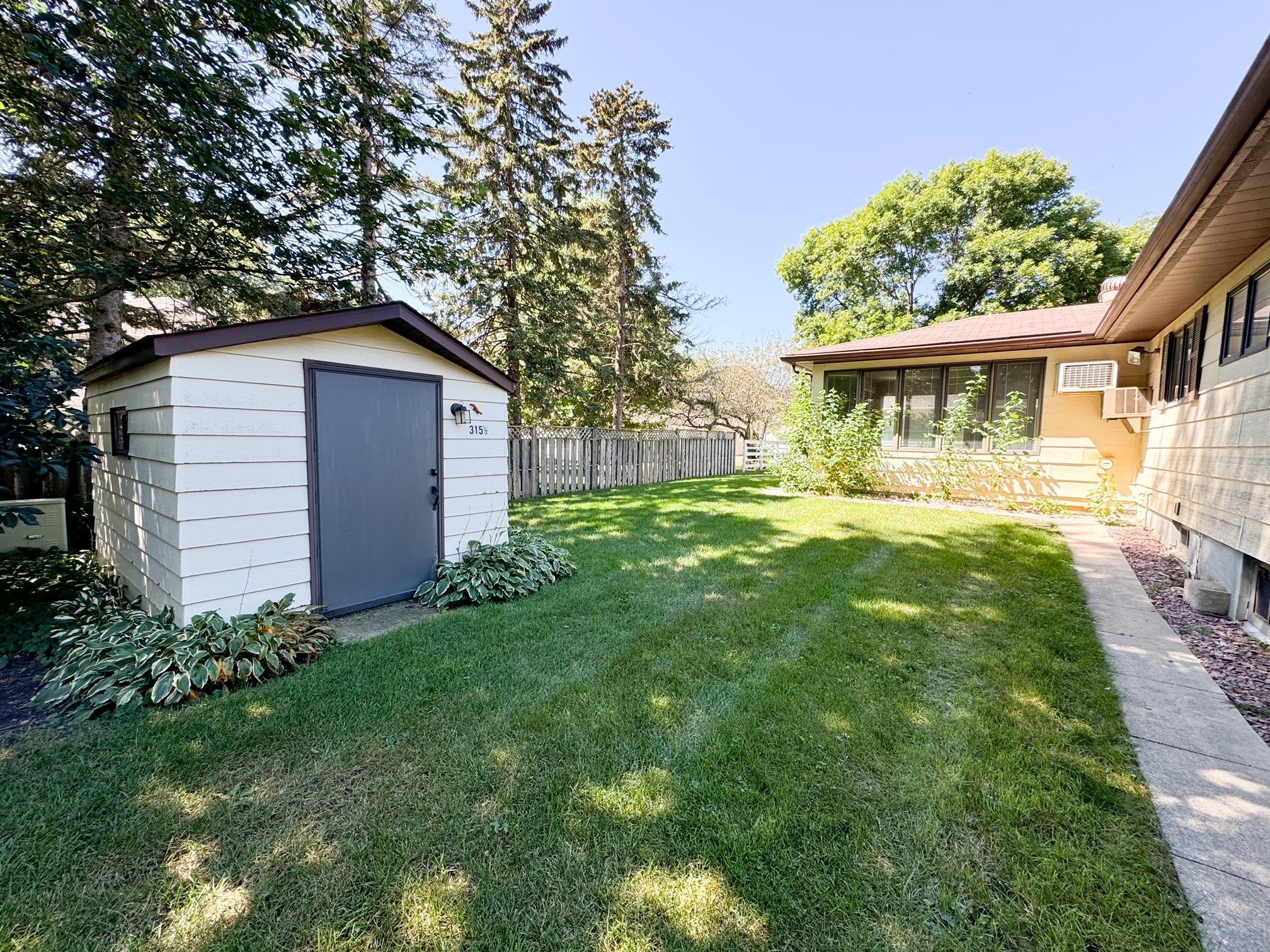 315 Clary Street W