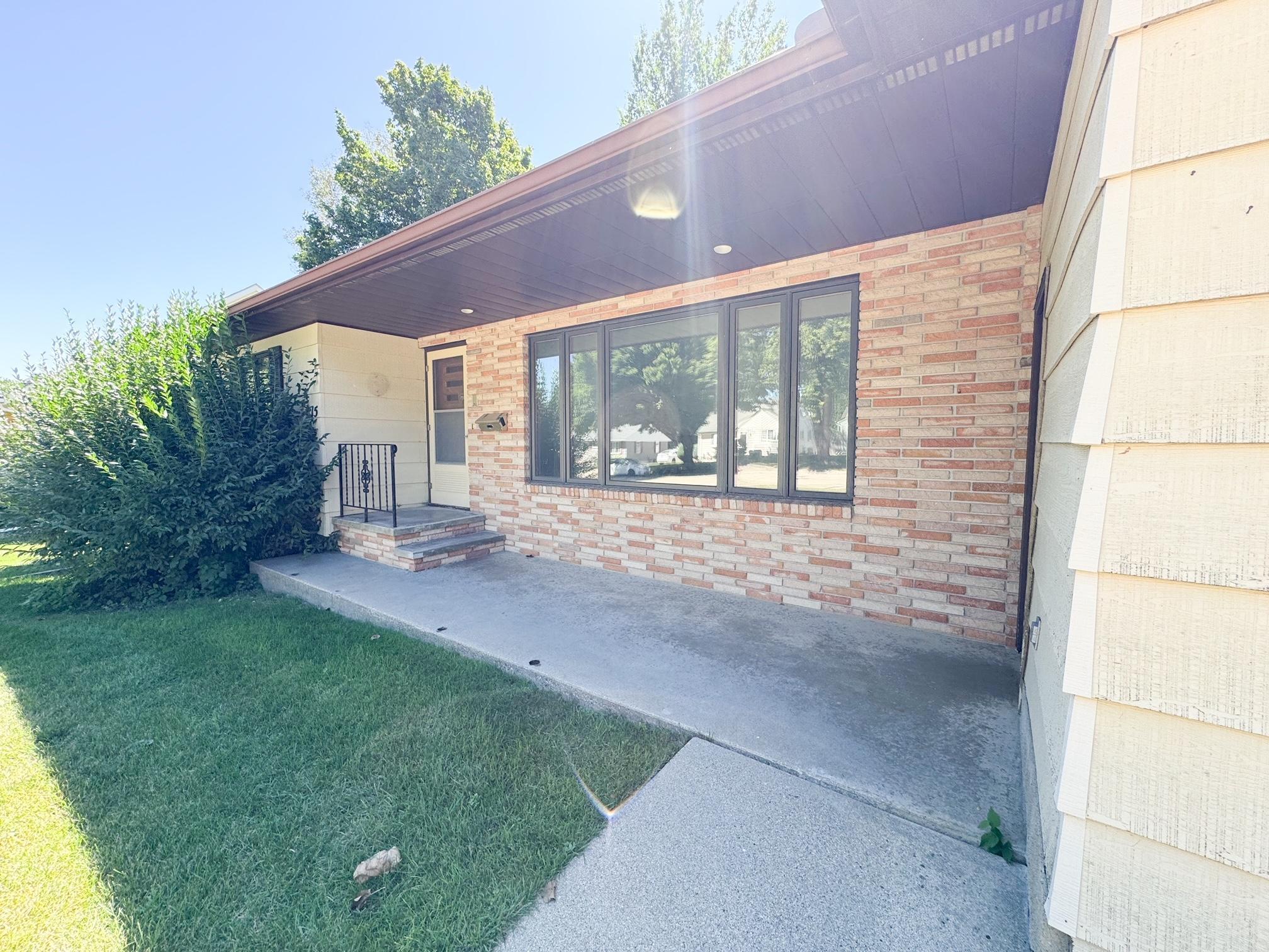 315 Clary Street W