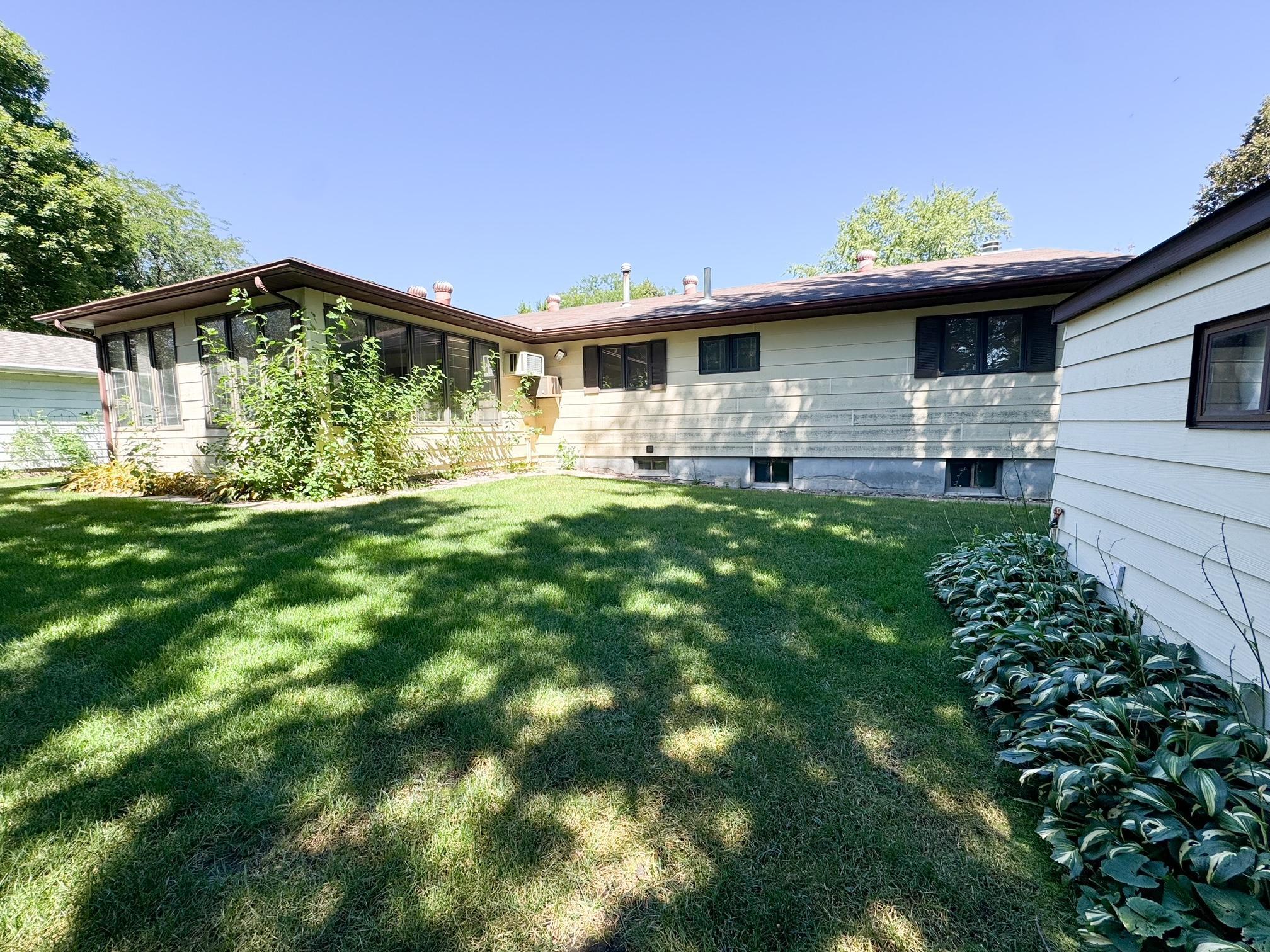315 Clary Street W