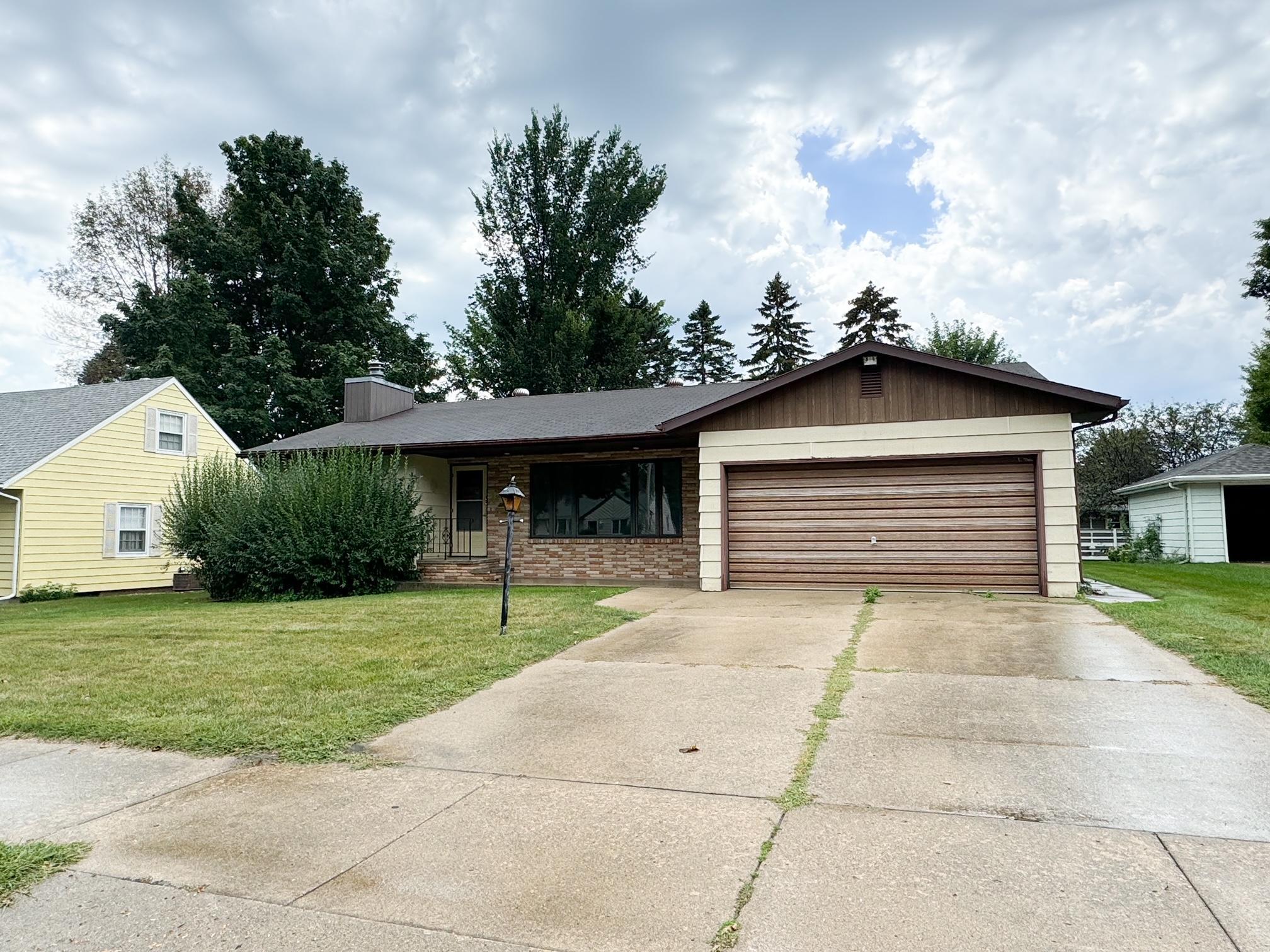 315 Clary Street W