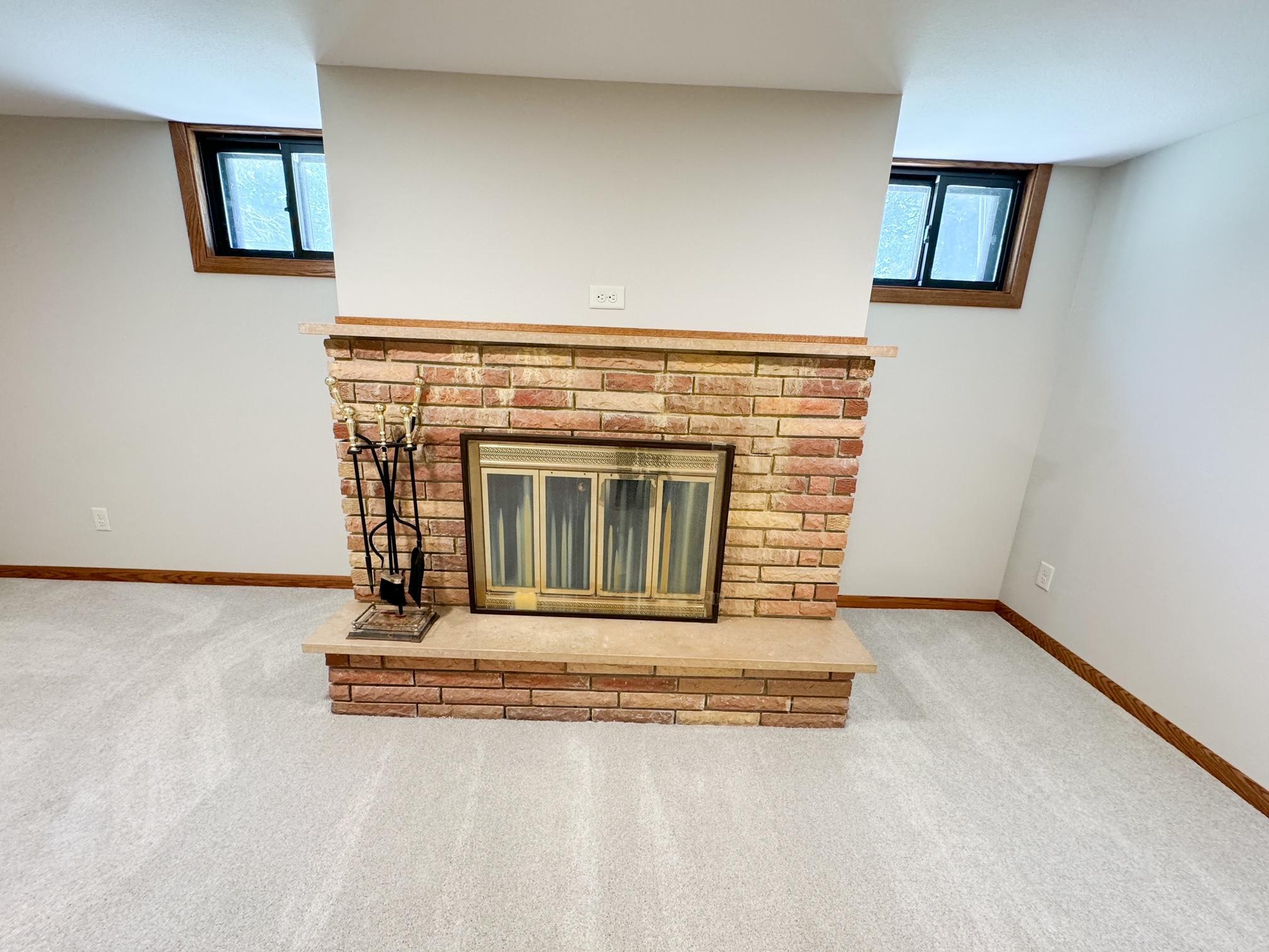 315 Clary Street W