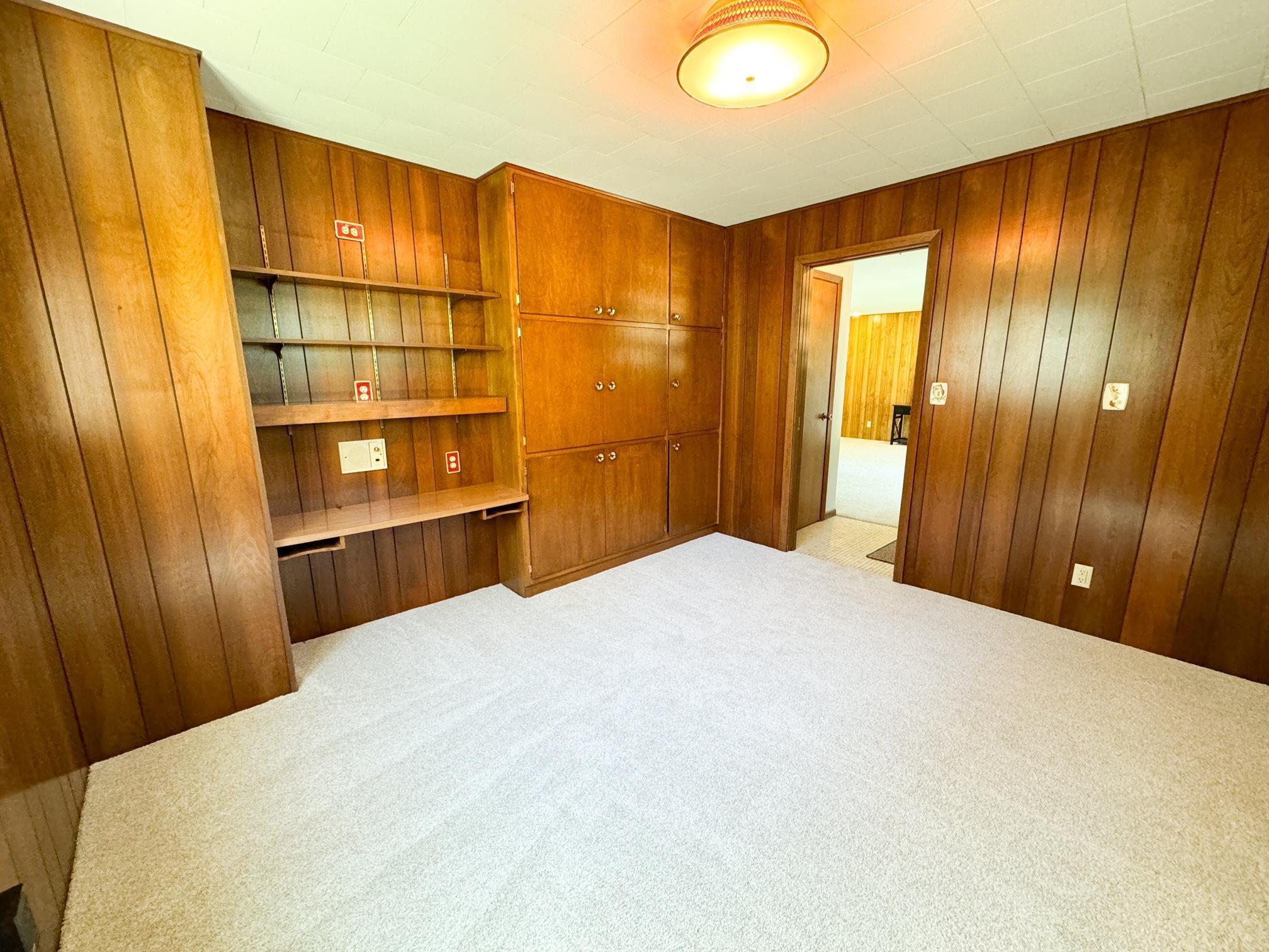 315 Clary Street W
