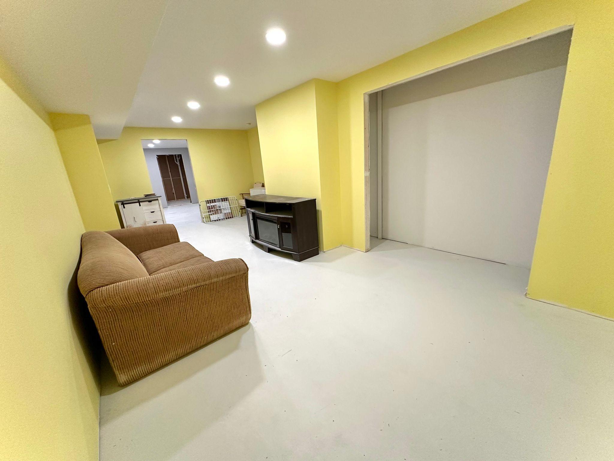 1279 Maplewood Drive