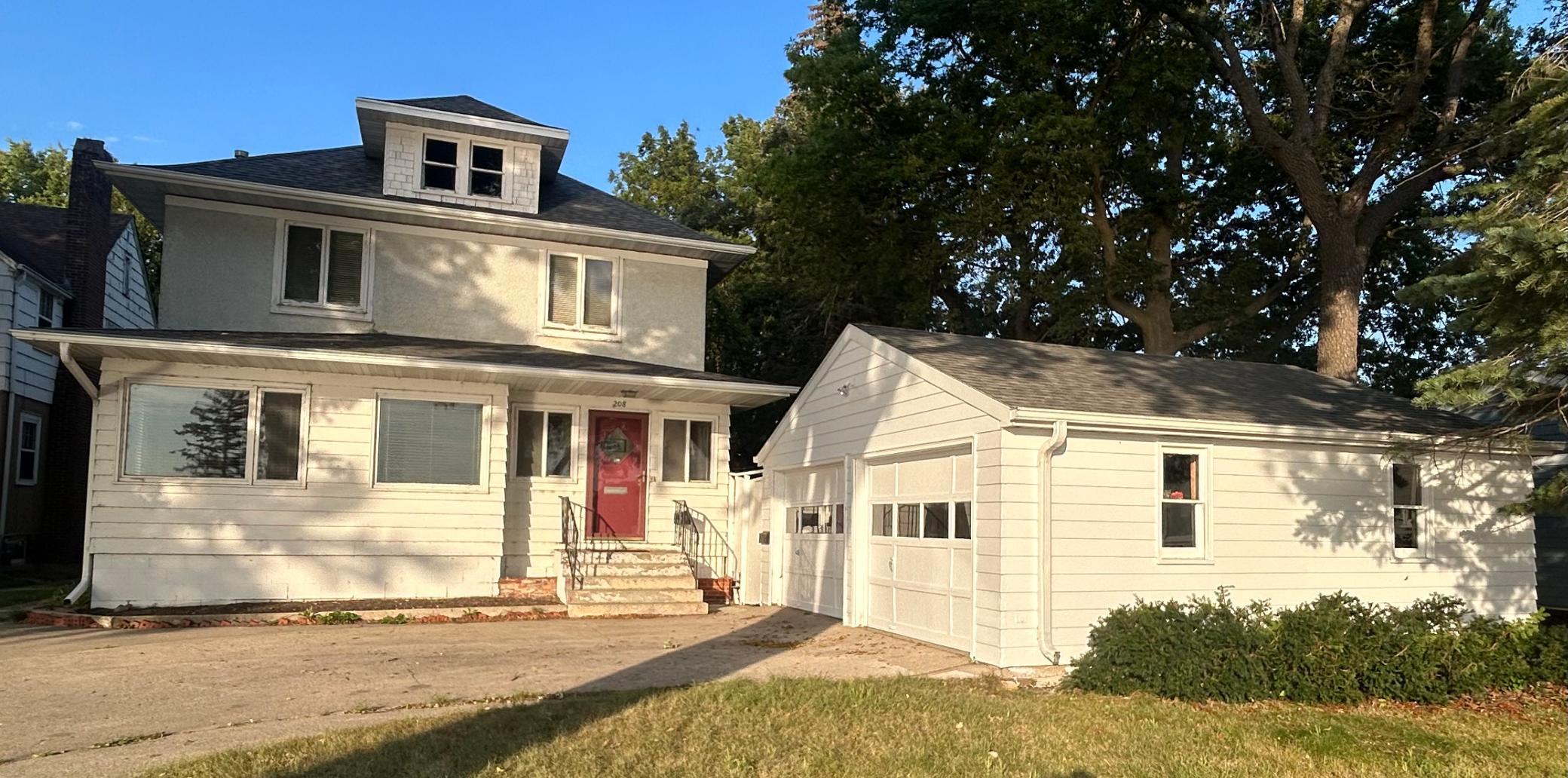 208 Lake Street