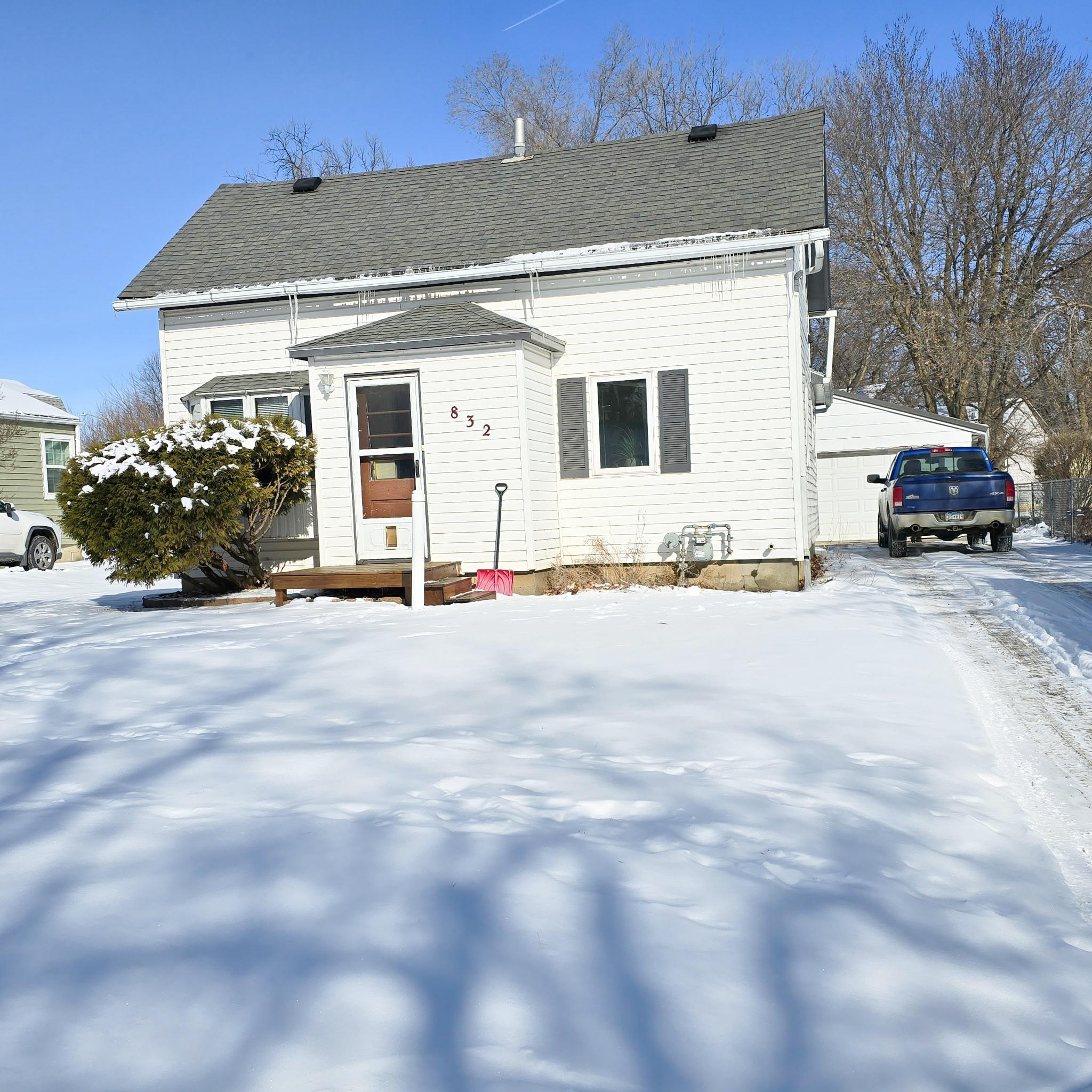 832 Godfrey Street