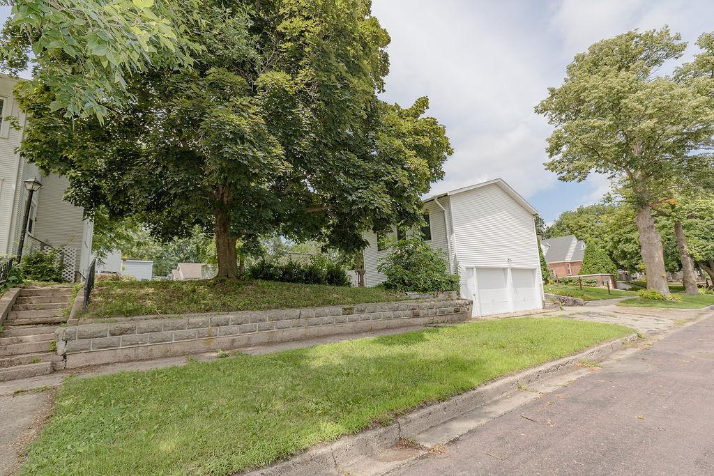 902 White Street