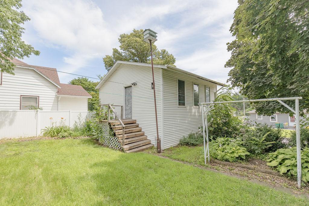 902 White Street