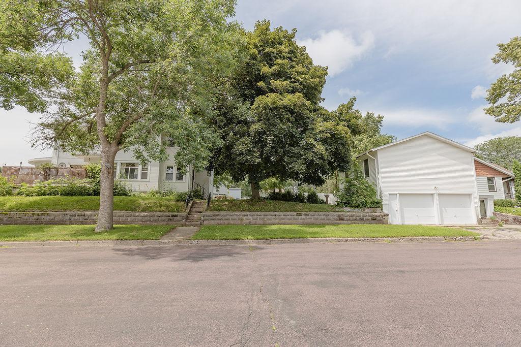902 White Street