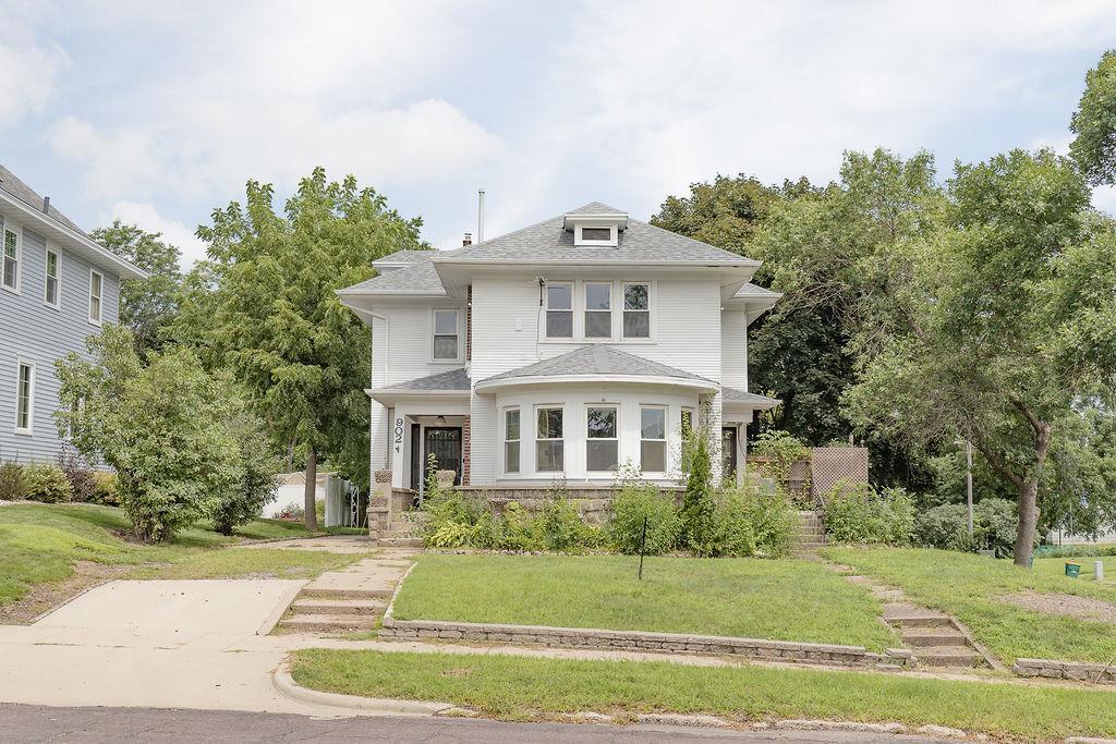 902 White Street