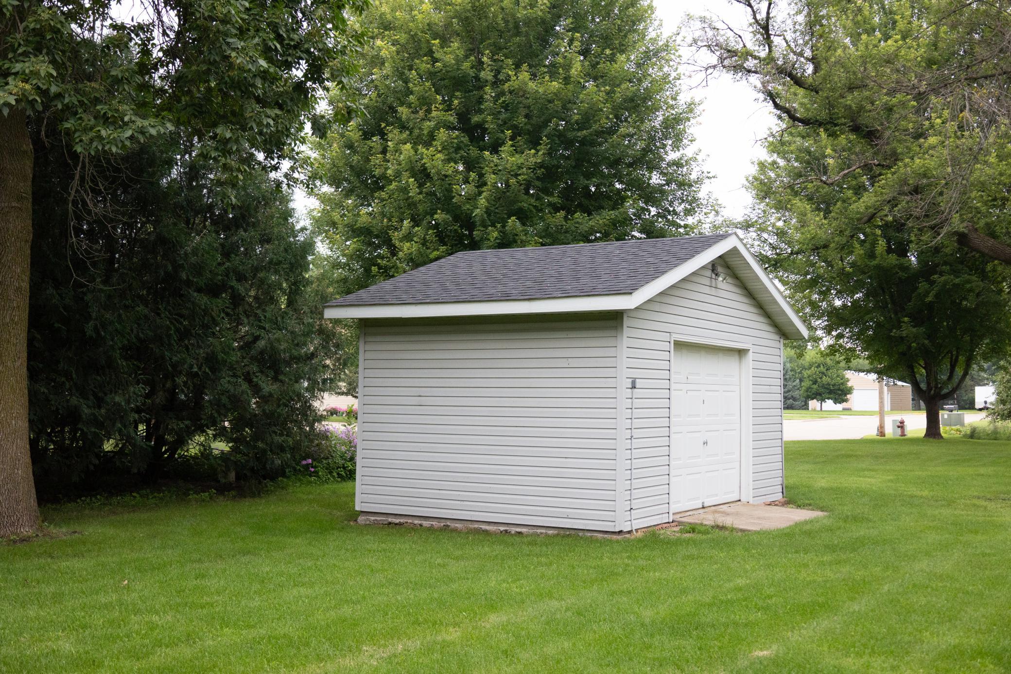 601 Lafayette Avenue S