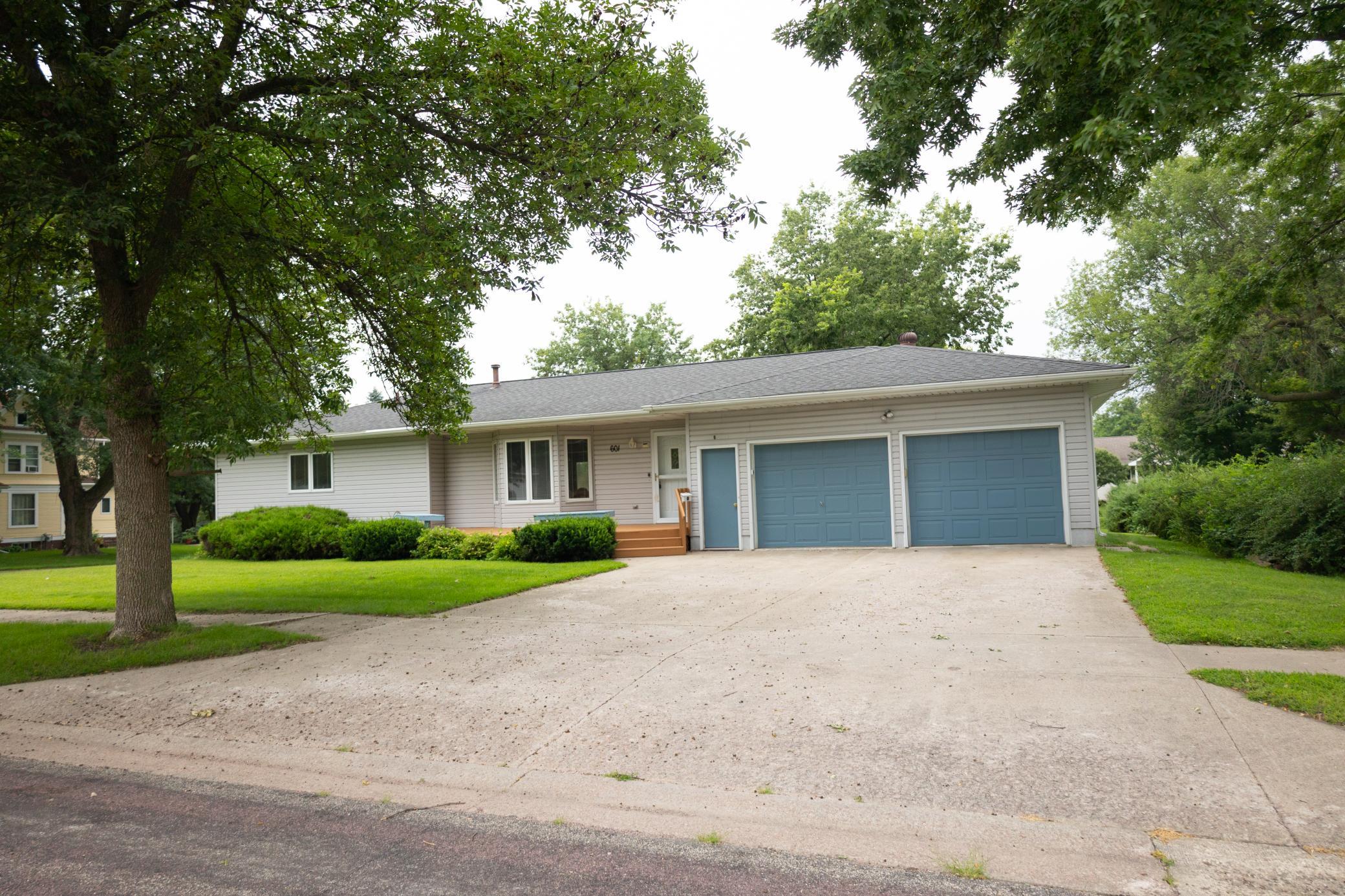 601 Lafayette Avenue S