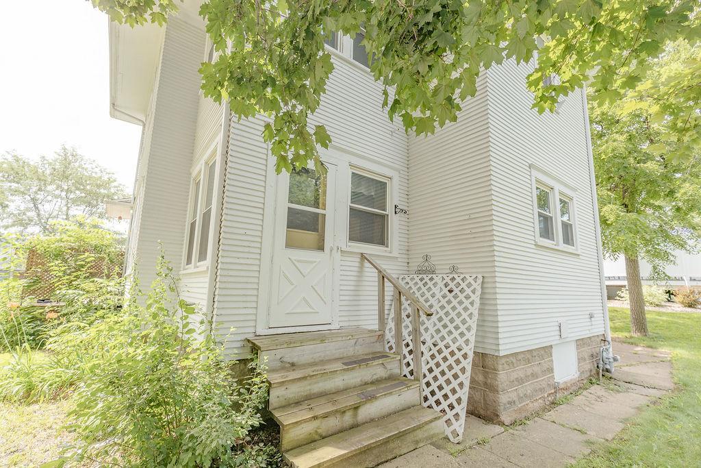 902 White Street