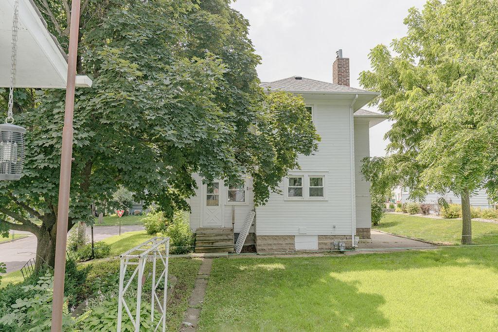 902 White Street