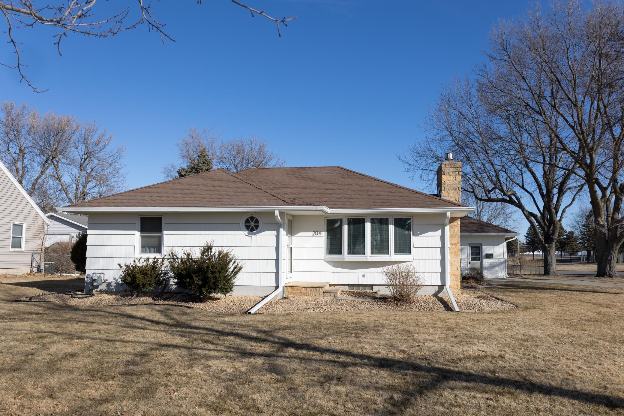 204 Clary Street W