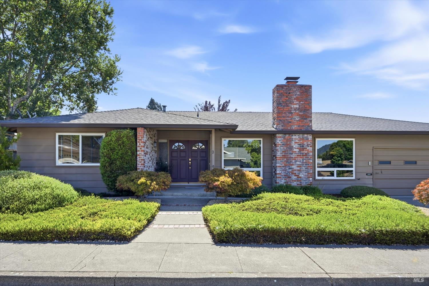 2 Oakhurst Place