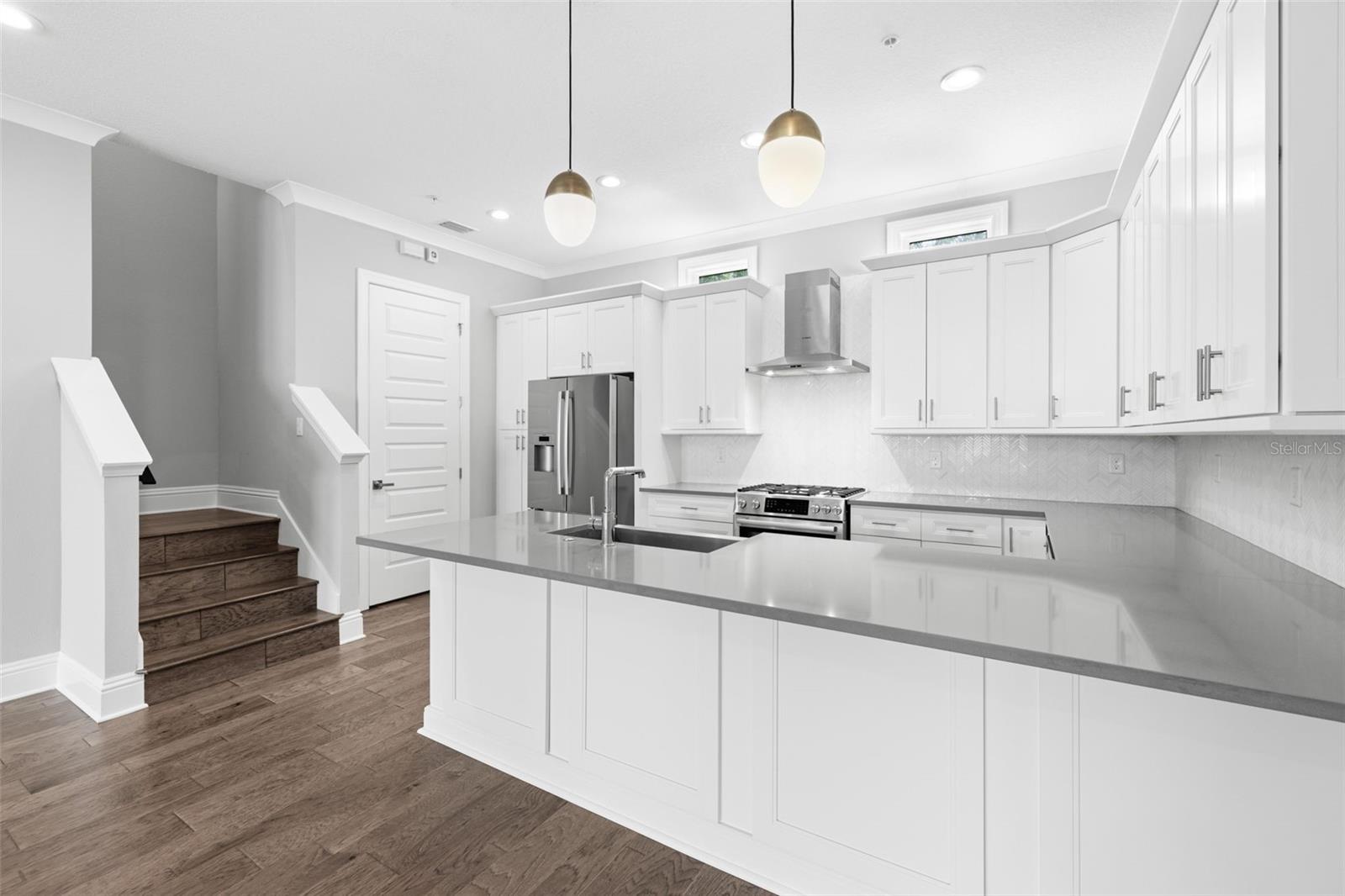 123 5TH AVE N