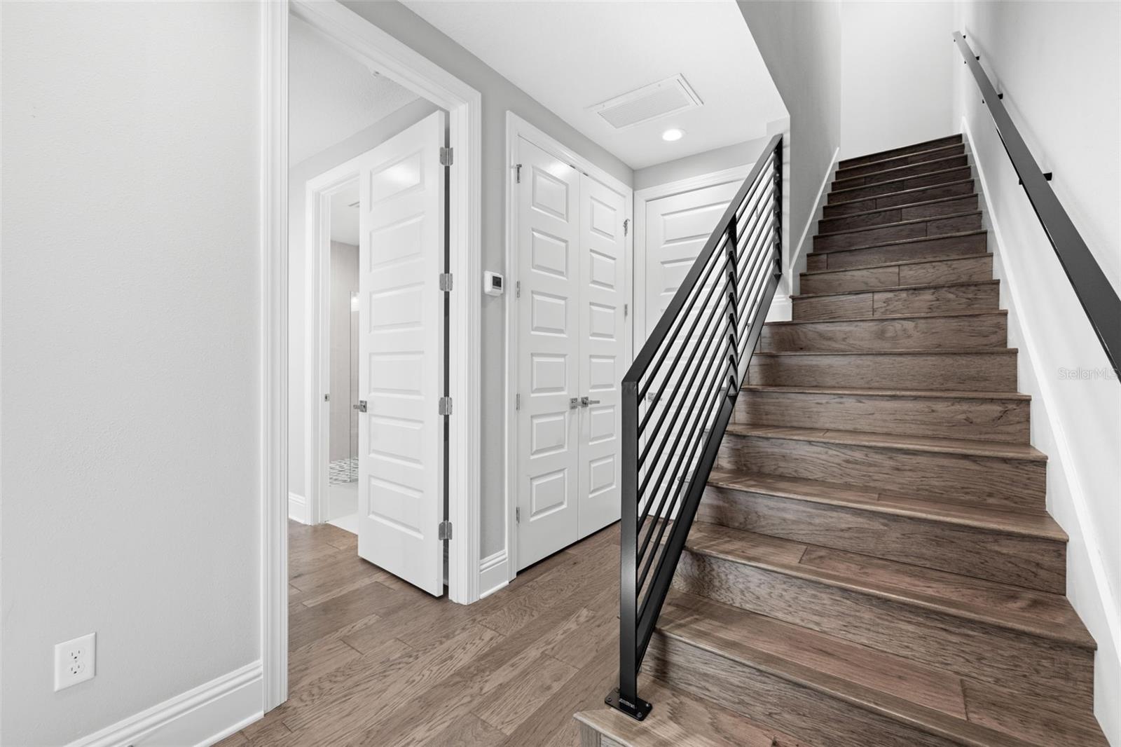 123 5TH AVE N