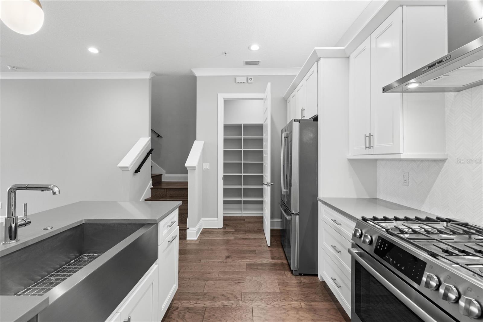 123 5TH AVE N