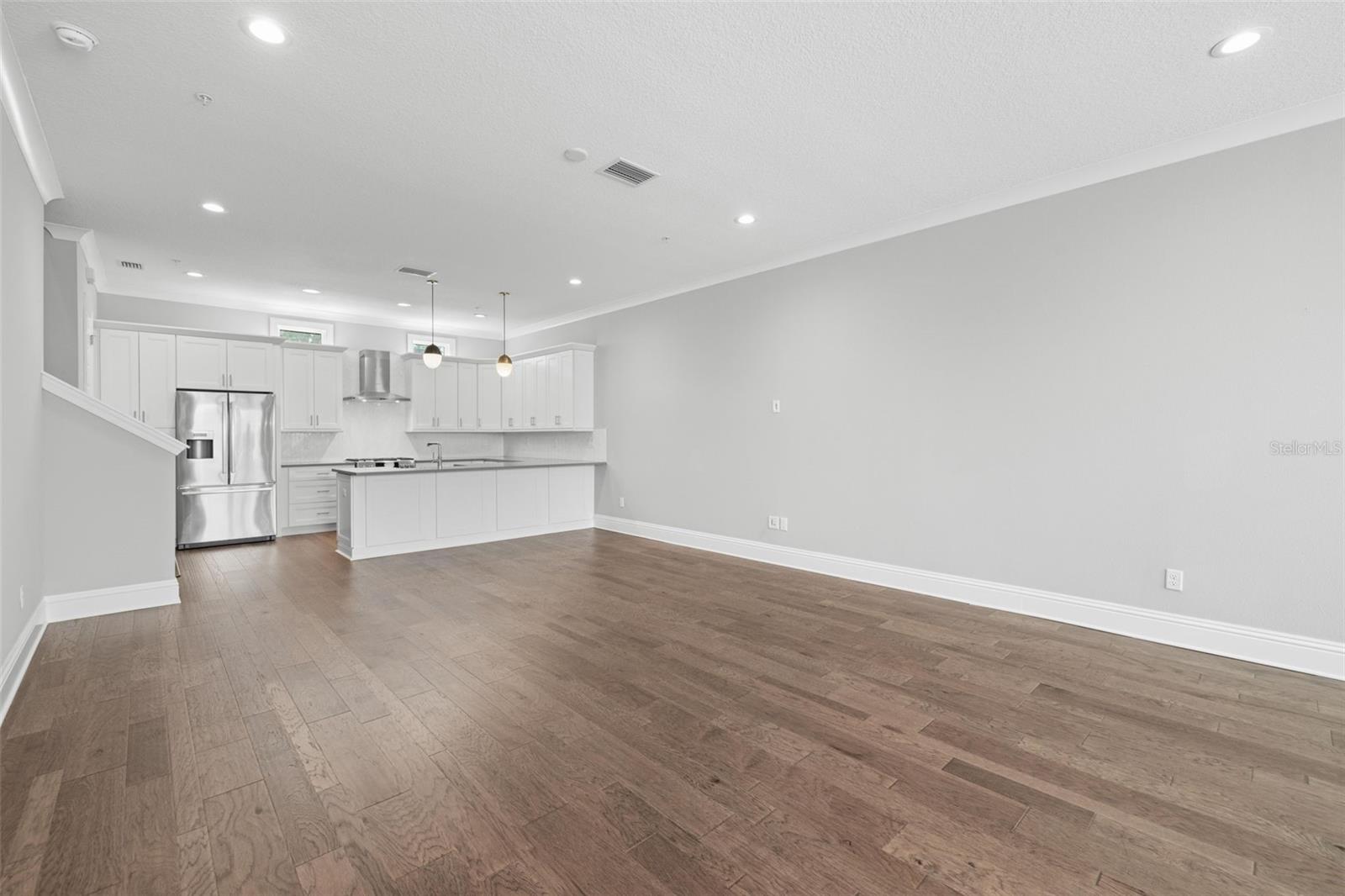123 5TH AVE N