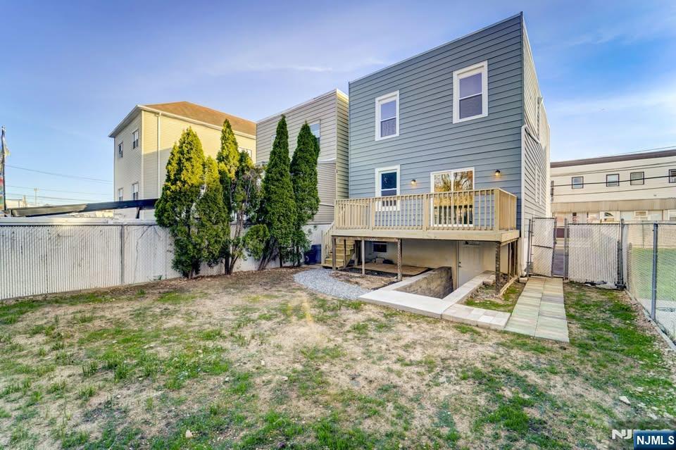 170 Front Street 1