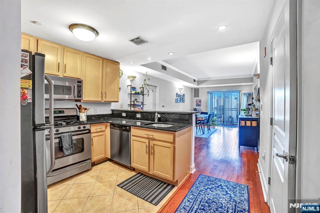 4315 Park Avenue 3H
