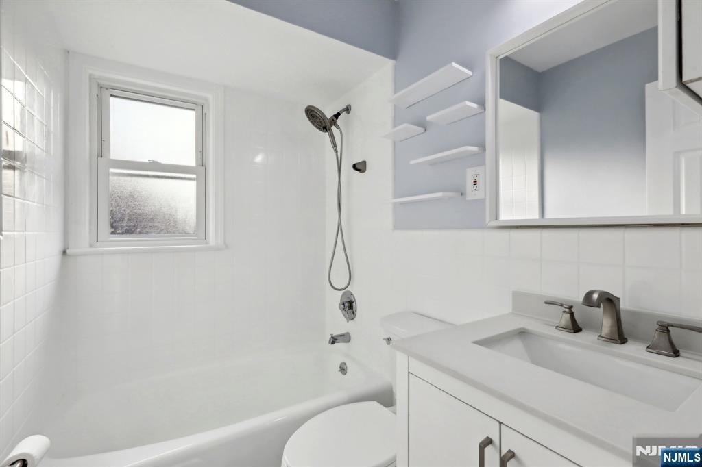 162 E Fairmount Avenue