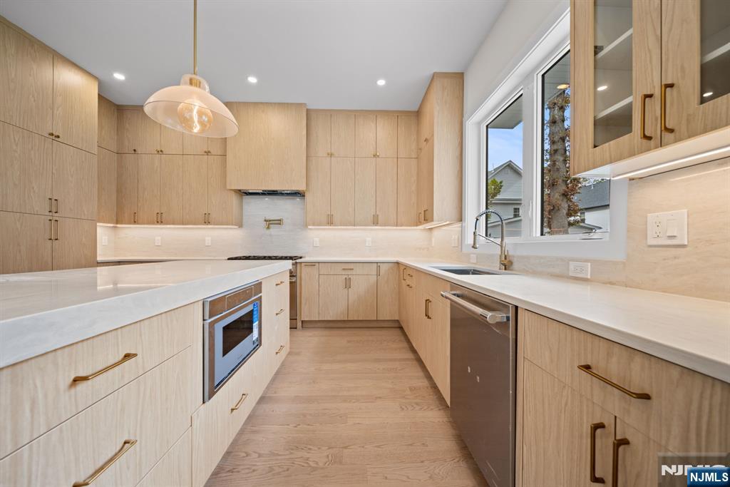 52 Congressional Parkway